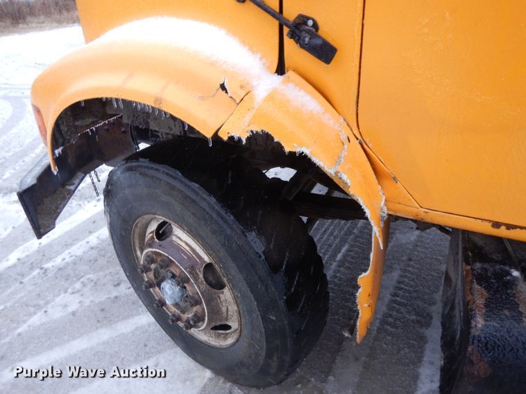 image for item DF3235 2002 International 4900  dump truck