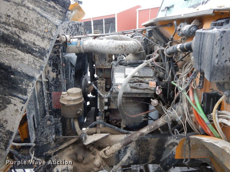 image for item DF3235 2002 International 4900  dump truck