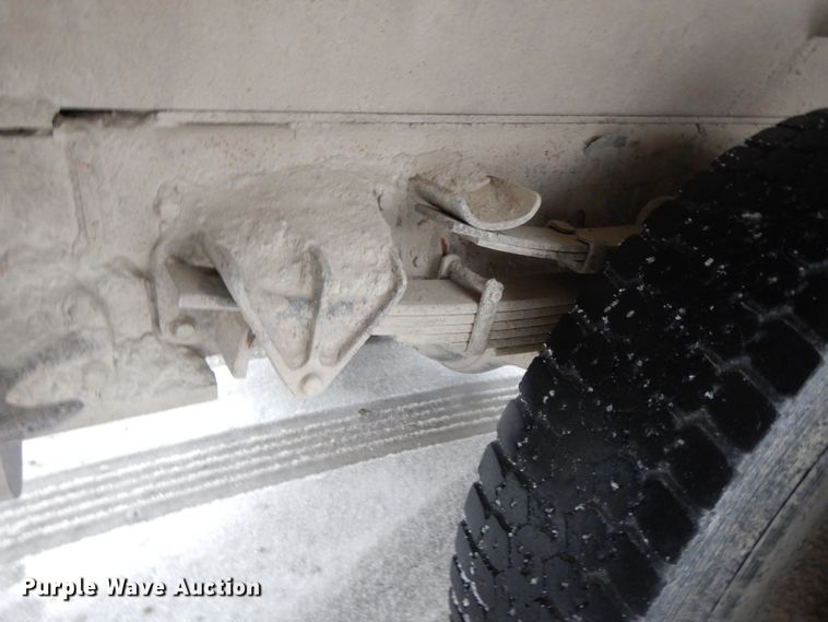 image for item DF3235 2002 International 4900  dump truck