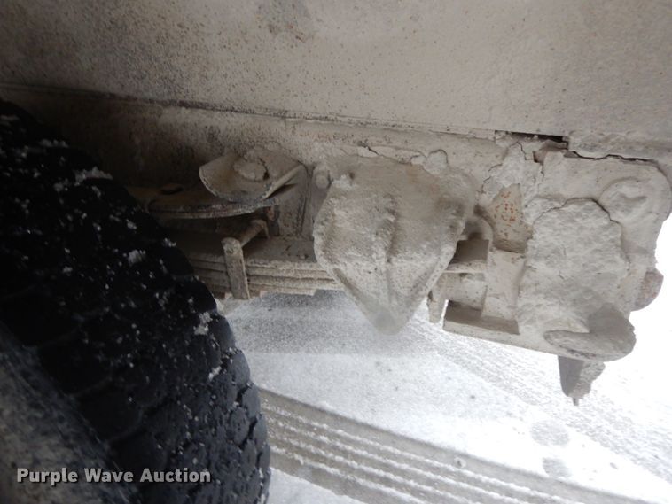 image for item DF3235 2002 International 4900  dump truck