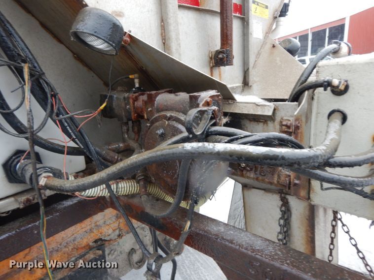 image for item DF3235 2002 International 4900  dump truck