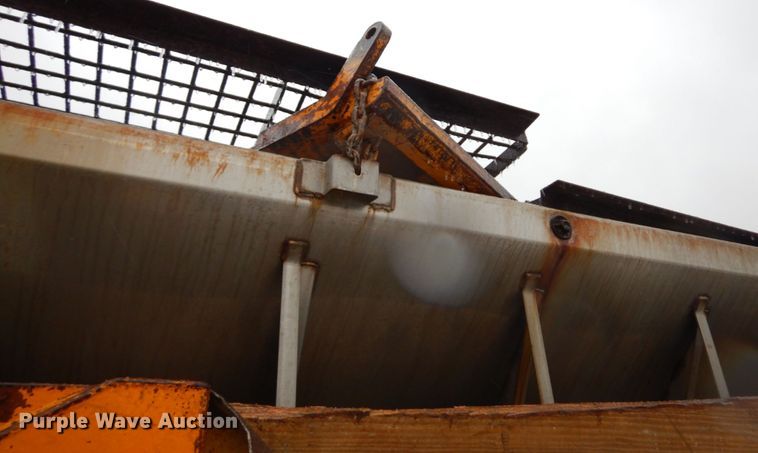 image for item DF3235 2002 International 4900  dump truck