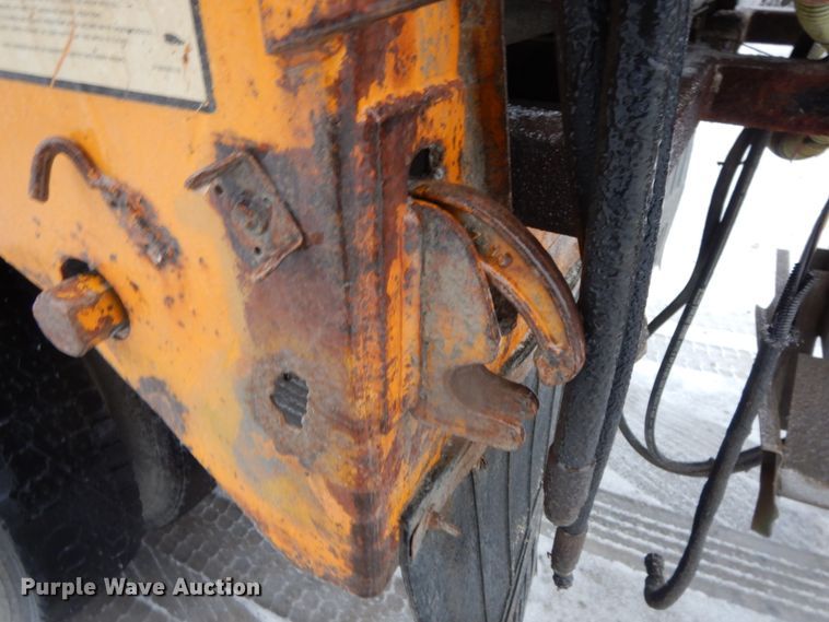 image for item DF3235 2002 International 4900  dump truck