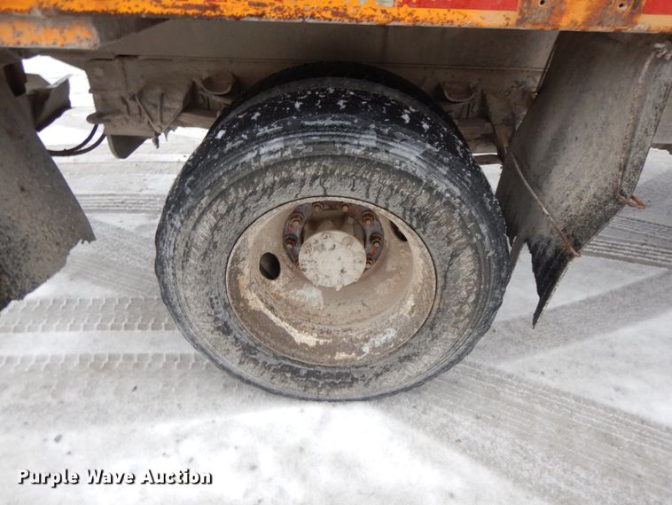 image for item DF3235 2002 International 4900  dump truck