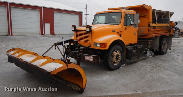 image for item DF3236 2002 International 4900  dump truck