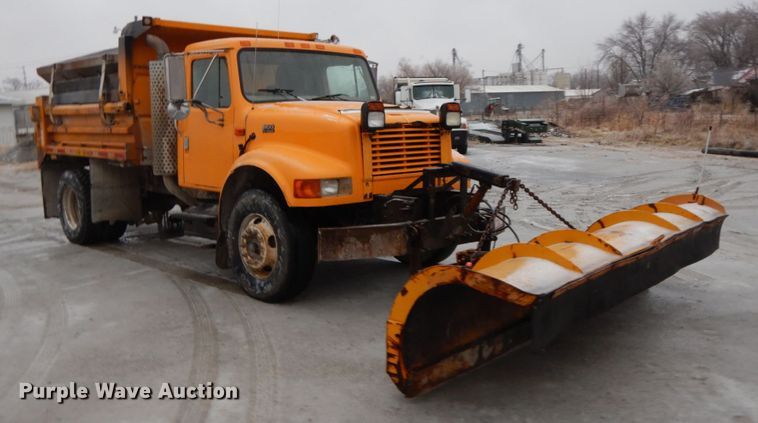 image for item DF3236 2002 International 4900  dump truck