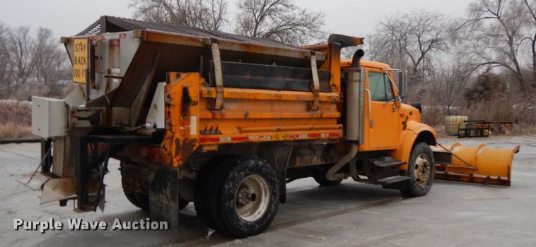 image for item DF3236 2002 International 4900  dump truck