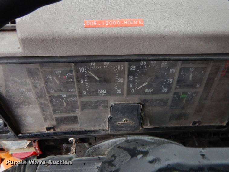 image for item DF3236 2002 International 4900  dump truck