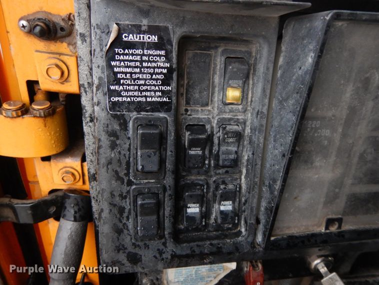 image for item DF3236 2002 International 4900  dump truck