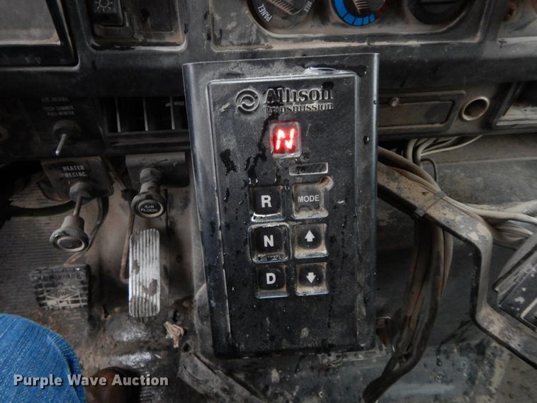 image for item DF3236 2002 International 4900  dump truck