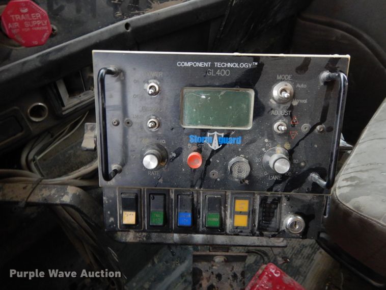 image for item DF3236 2002 International 4900  dump truck