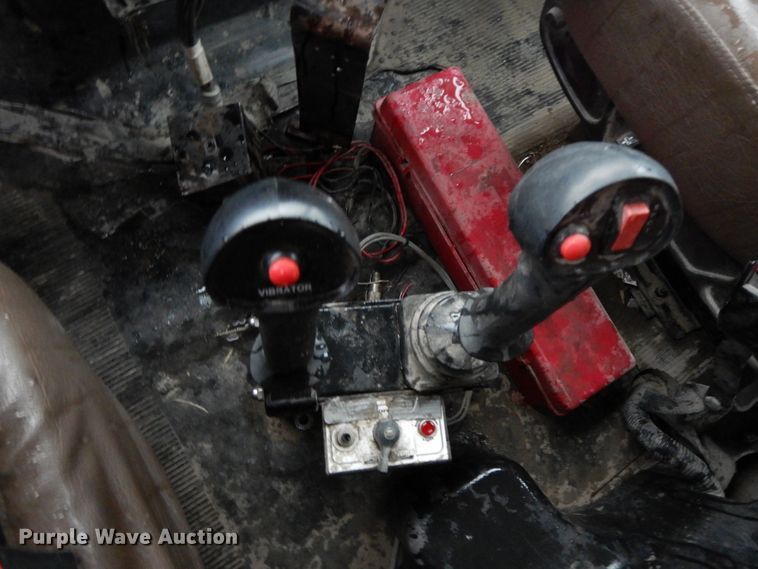 image for item DF3236 2002 International 4900  dump truck