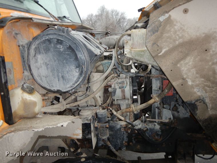 image for item DF3236 2002 International 4900  dump truck