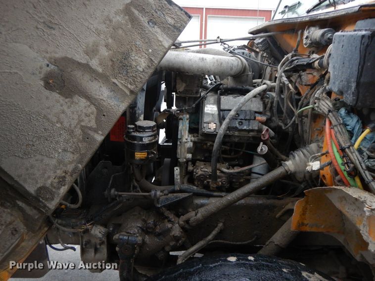 image for item DF3236 2002 International 4900  dump truck