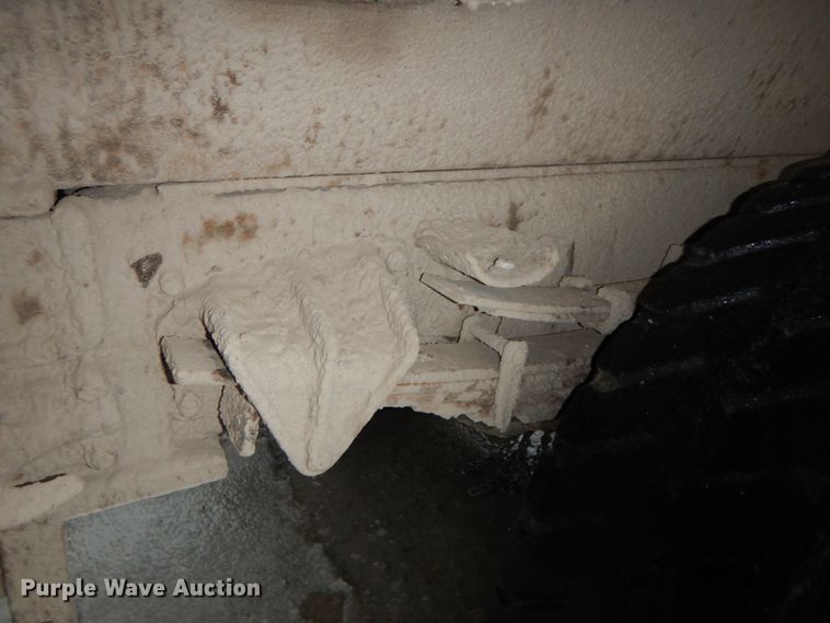 image for item DF3236 2002 International 4900  dump truck