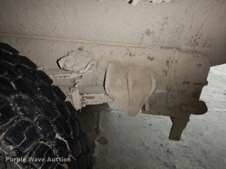 image for item DF3236 2002 International 4900  dump truck