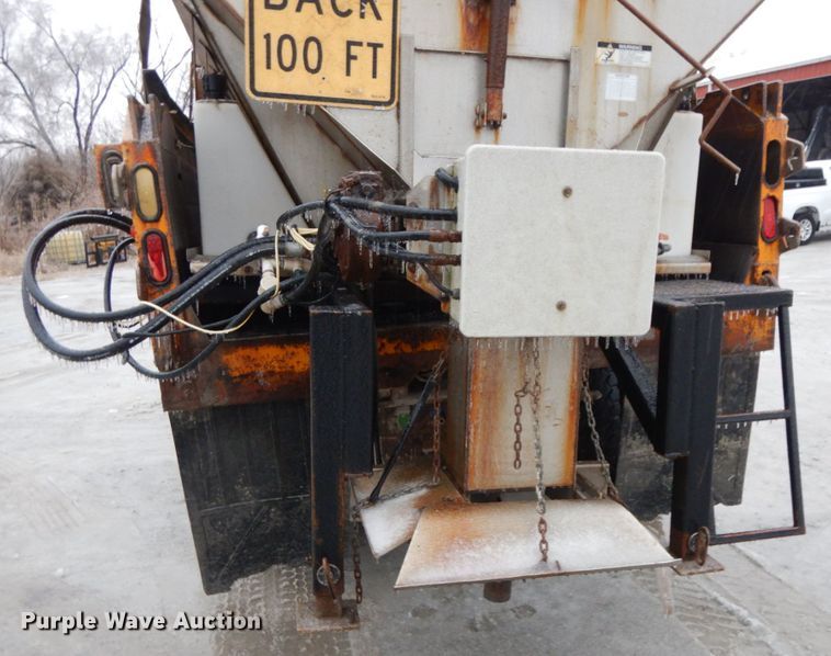 image for item DF3236 2002 International 4900  dump truck