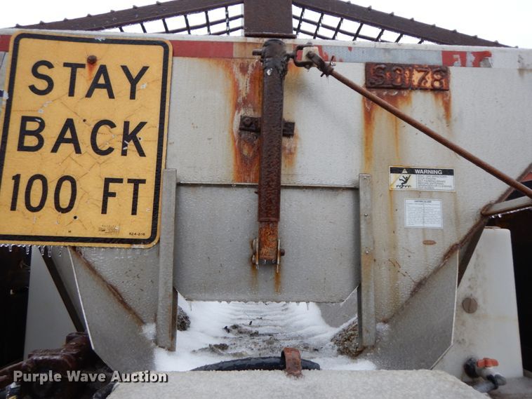 image for item DF3236 2002 International 4900  dump truck