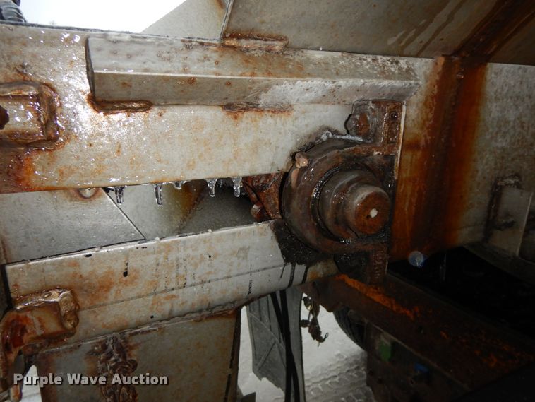 image for item DF3236 2002 International 4900  dump truck