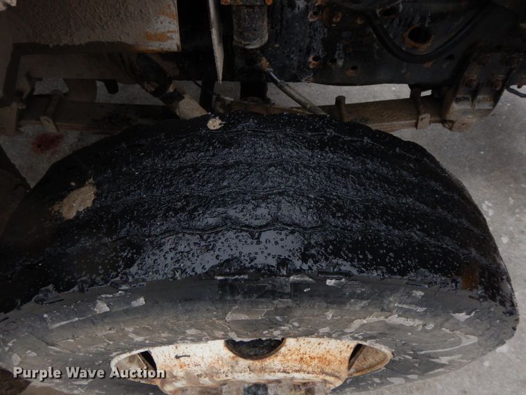 image for item DF3236 2002 International 4900  dump truck