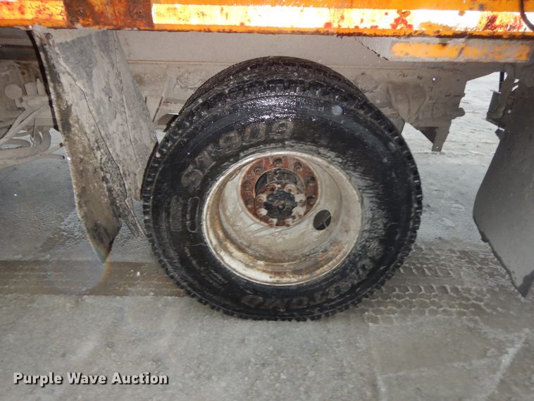 image for item DF3236 2002 International 4900  dump truck