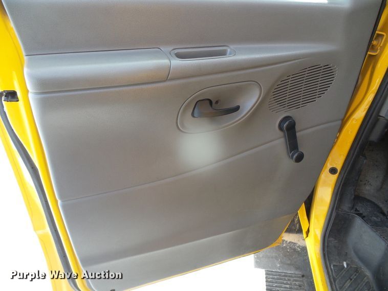 image for item DG8401 2006 Ford E350  school bus