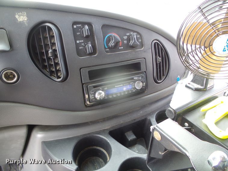 image for item DG8401 2006 Ford E350  school bus