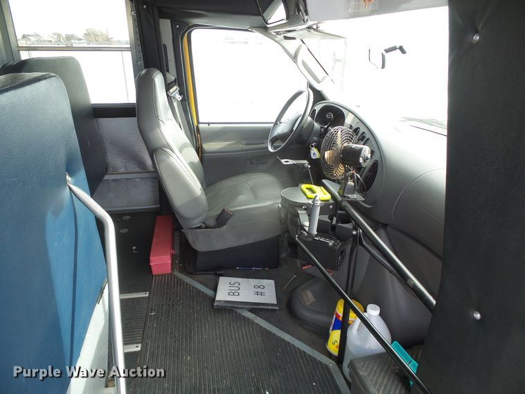 image for item DG8401 2006 Ford E350  school bus