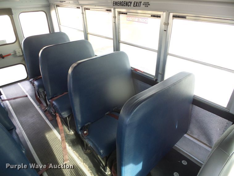 image for item DG8401 2006 Ford E350  school bus