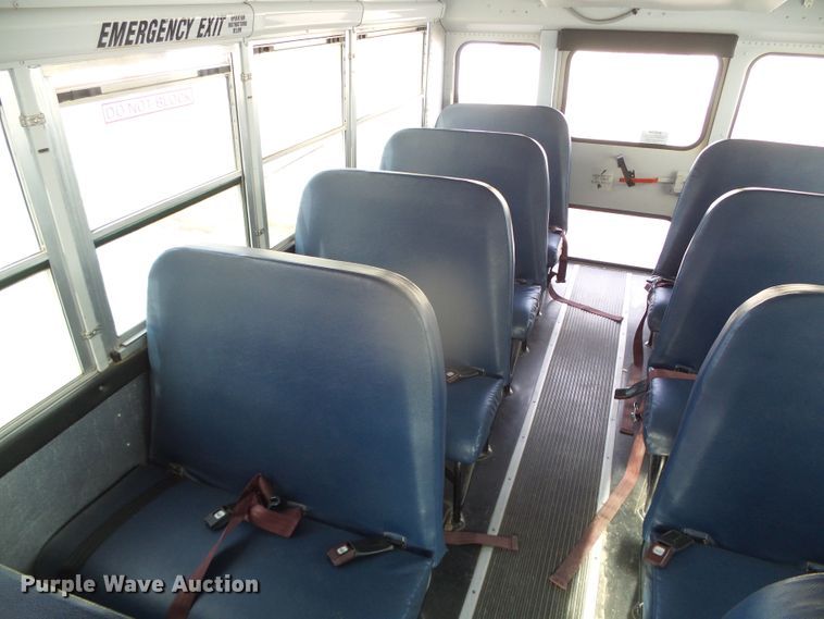 image for item DG8401 2006 Ford E350  school bus