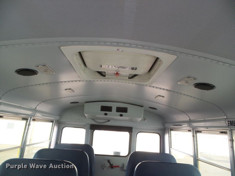 image for item DG8401 2006 Ford E350  school bus