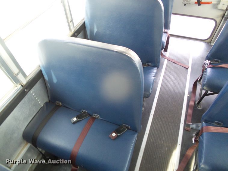 image for item DG8401 2006 Ford E350  school bus