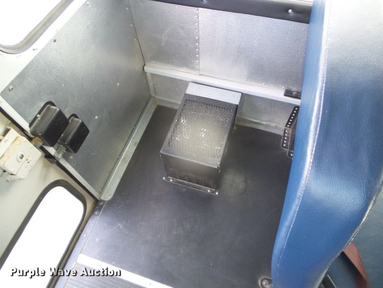 image for item DG8401 2006 Ford E350  school bus