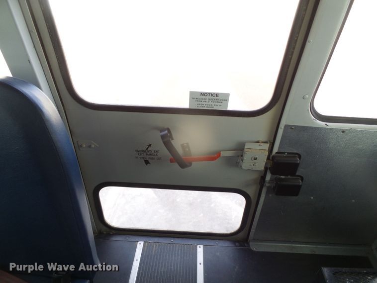 image for item DG8401 2006 Ford E350  school bus