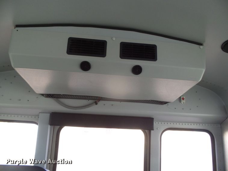 image for item DG8401 2006 Ford E350  school bus