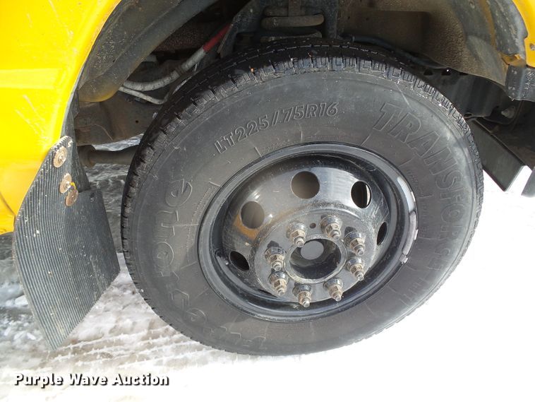 image for item DG8401 2006 Ford E350  school bus