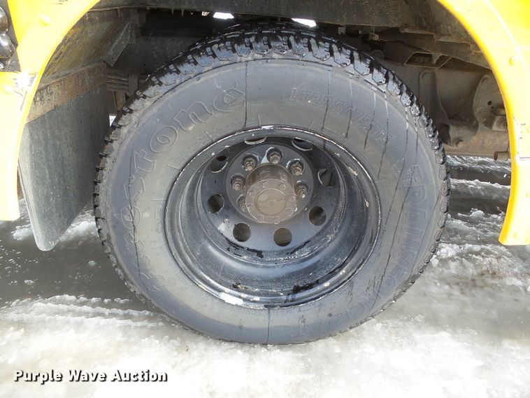 image for item DG8401 2006 Ford E350  school bus