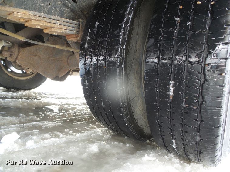 image for item DG8401 2006 Ford E350  school bus