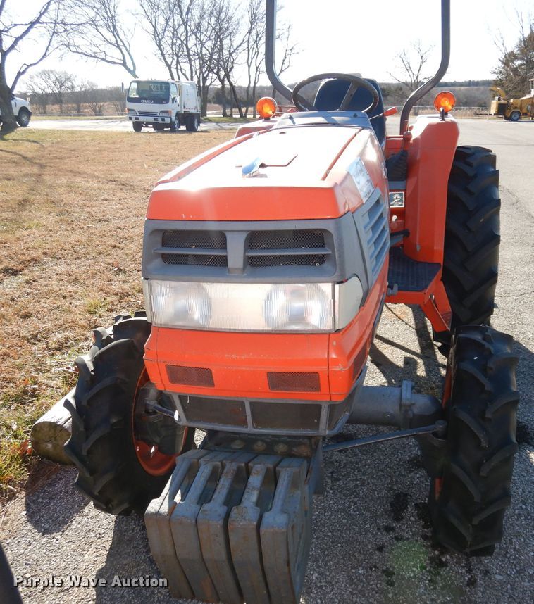 image for item DJ2773 1996 Kubota L2900  MFWD tractor