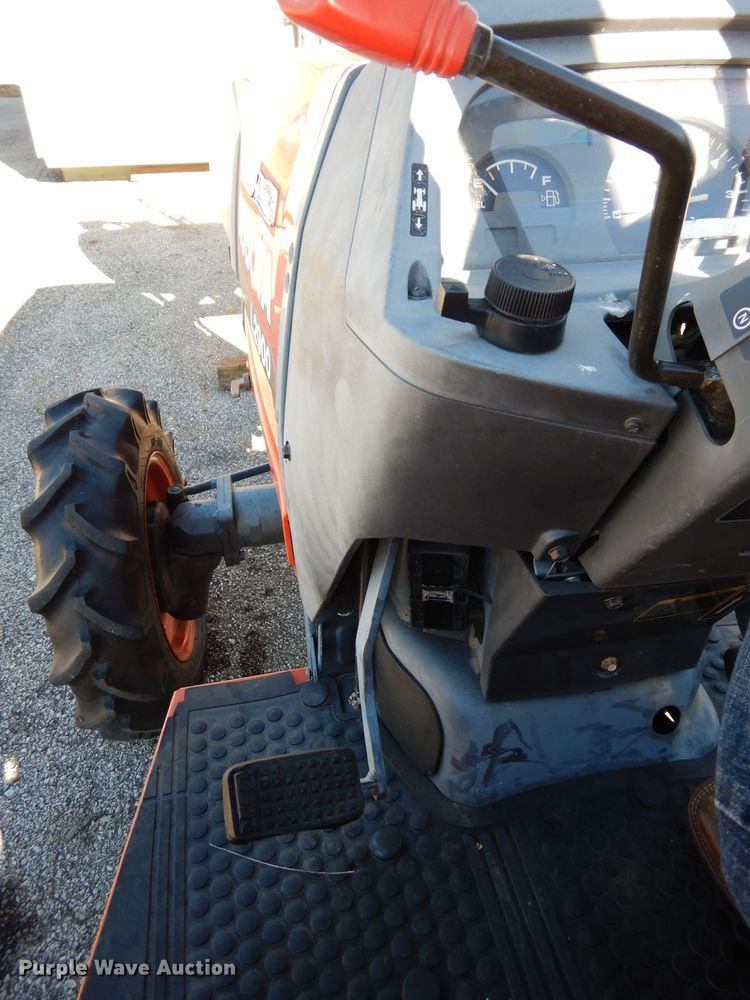 image for item DJ2773 1996 Kubota L2900  MFWD tractor