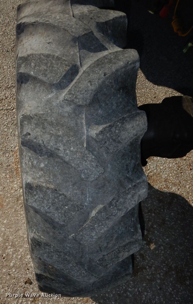 image for item DJ2774 1999 John Deere 4600  MFWD tractor