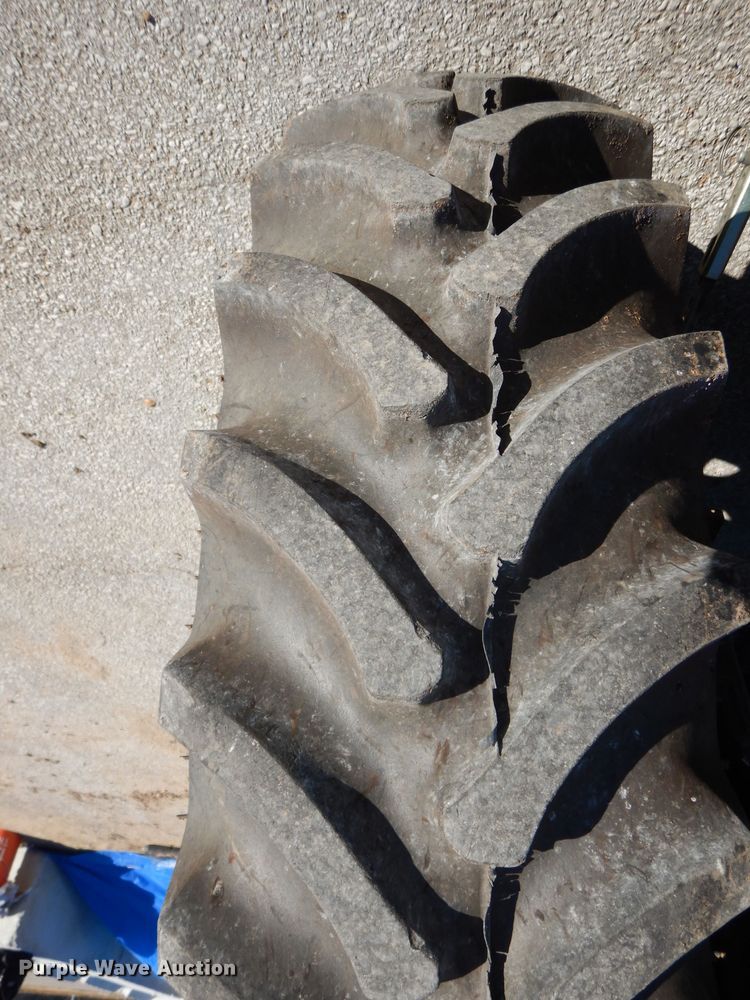 image for item DJ2774 1999 John Deere 4600  MFWD tractor