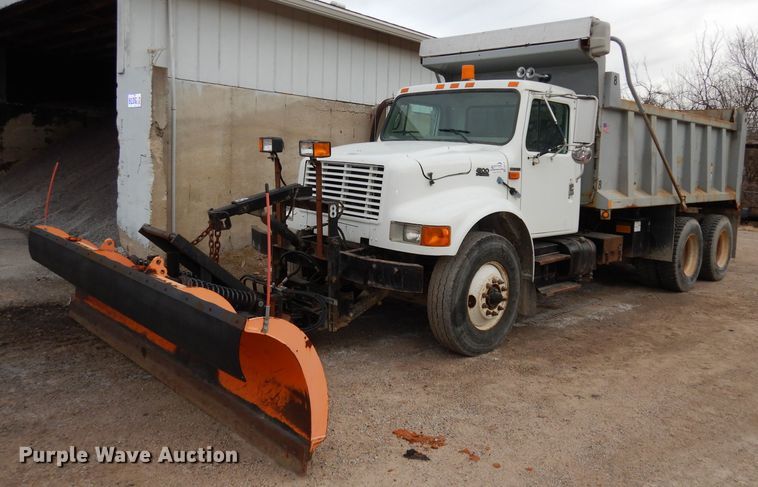 image for item DJ2778 2000 International 4900  dump truck