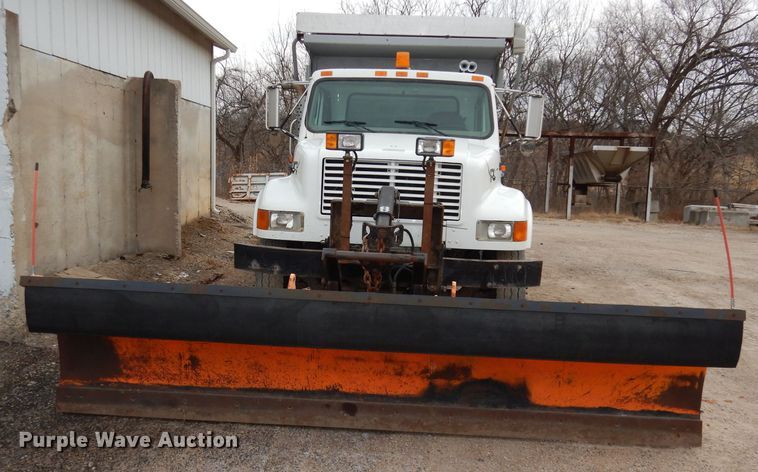 image for item DJ2778 2000 International 4900  dump truck