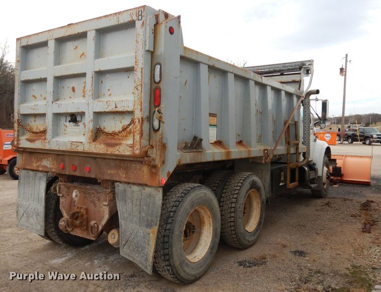 image for item DJ2778 2000 International 4900  dump truck