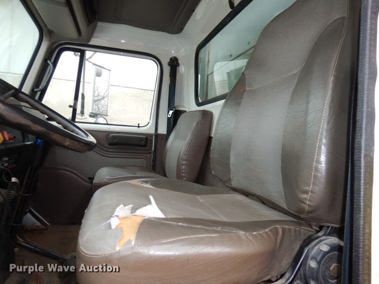 image for item DJ2778 2000 International 4900  dump truck