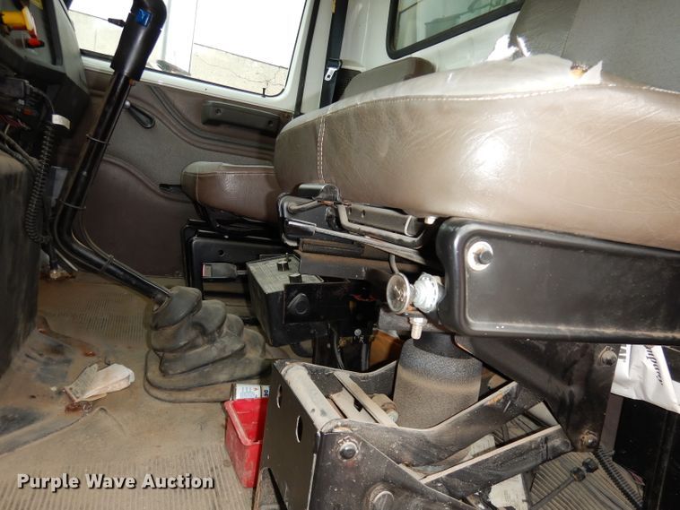 image for item DJ2778 2000 International 4900  dump truck