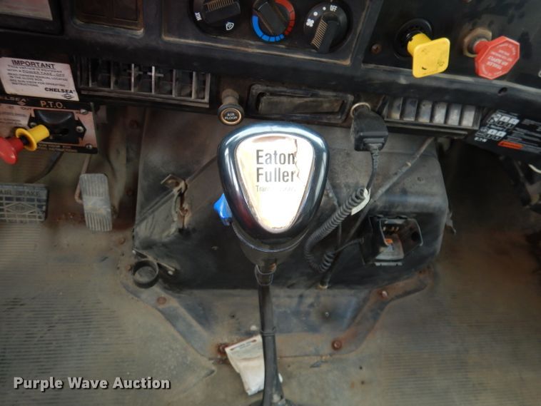 image for item DJ2778 2000 International 4900  dump truck