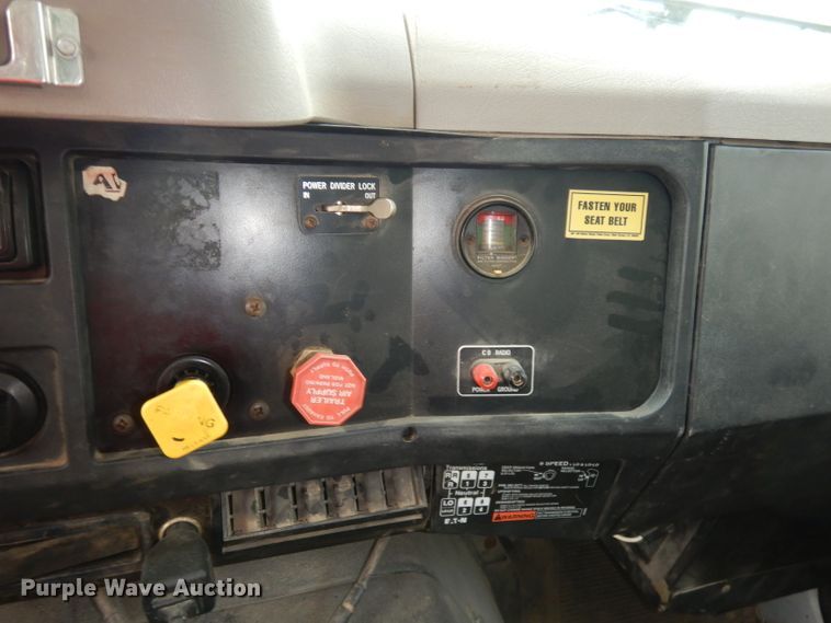 image for item DJ2778 2000 International 4900  dump truck