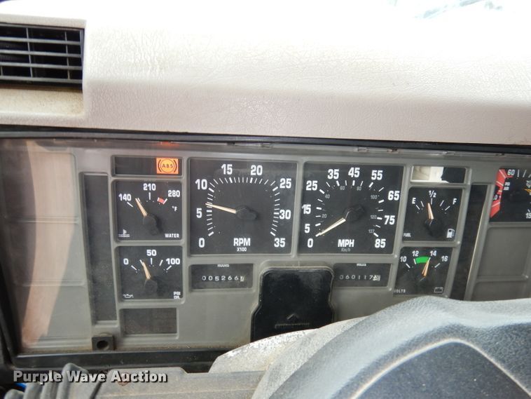 image for item DJ2778 2000 International 4900  dump truck